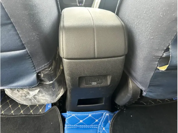 Car image 25