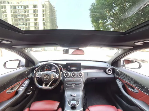 Car image 14
