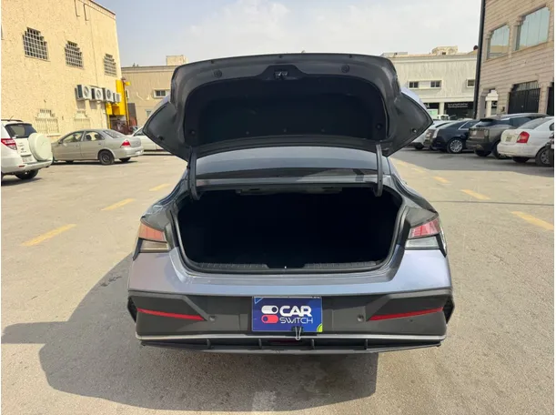 Car image 19