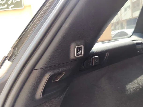Car image 29