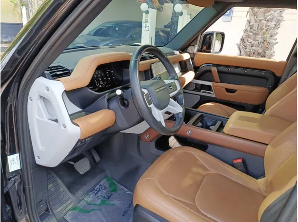 Car image 11