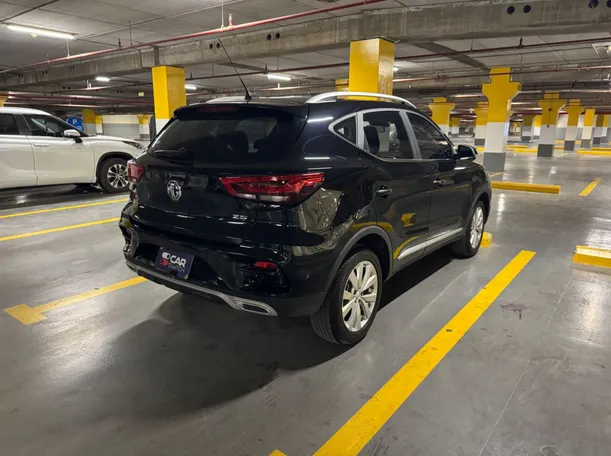 Car image 5