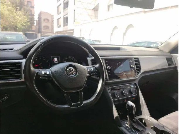 Car image 27