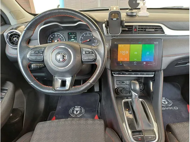 Car image 17