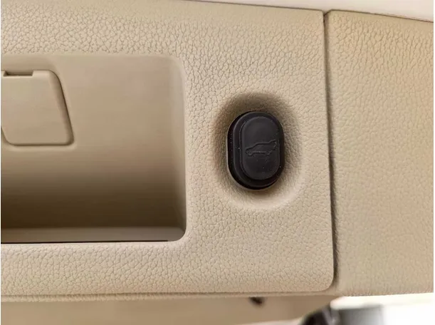 Car image 33
