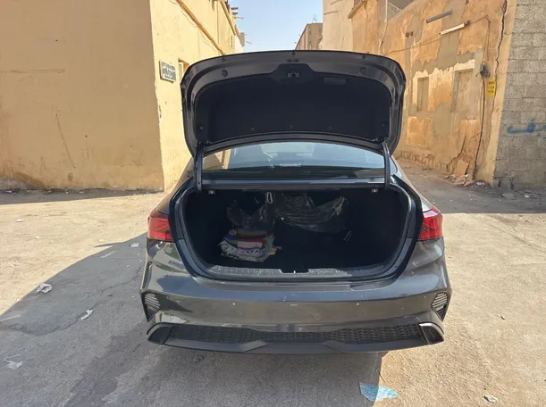 Car image 19
