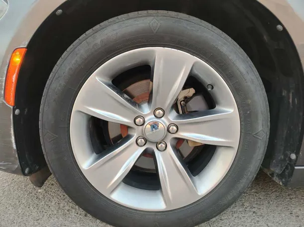 Car image 10
