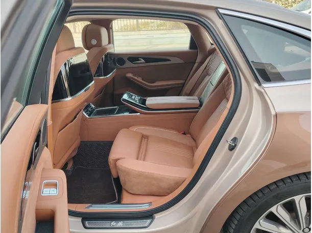 Car image 15