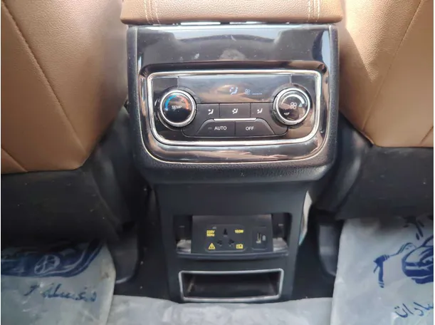Car image 26