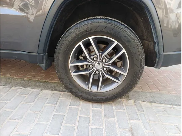 Car image 9