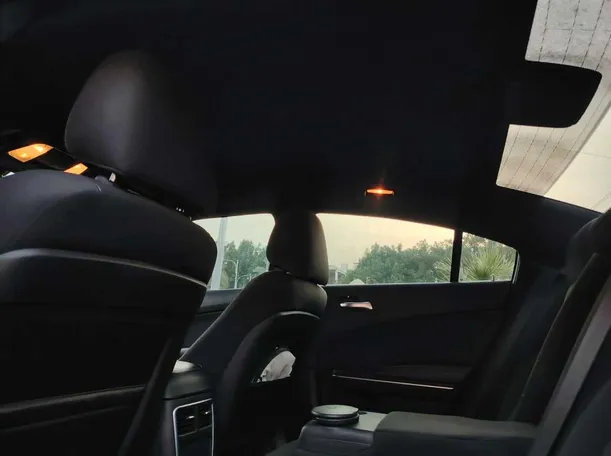 Car image 19