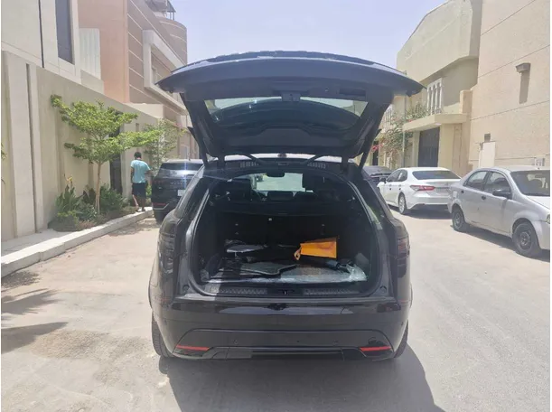 Car image 21