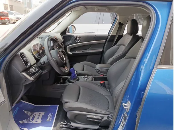 Car image 12