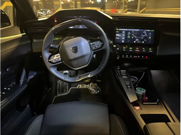 Car image 17
