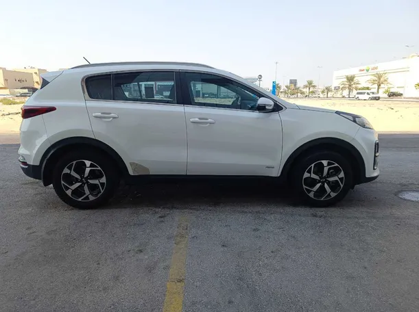 Car image 4