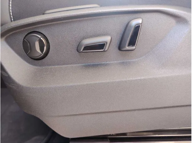 Car image 31
