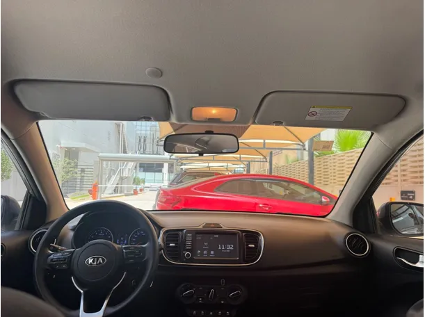 Car image 14