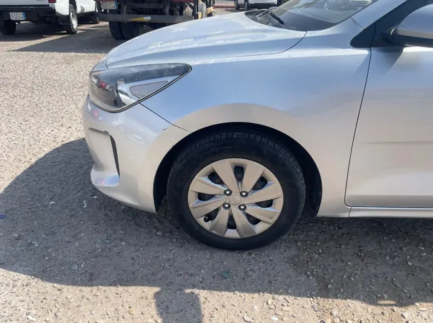 Car image 9