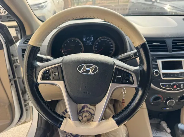 Car image 17