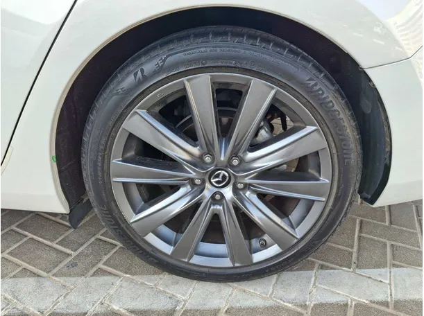 Car image 9
