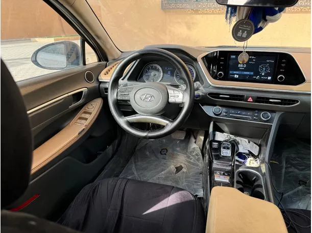 Car image 17