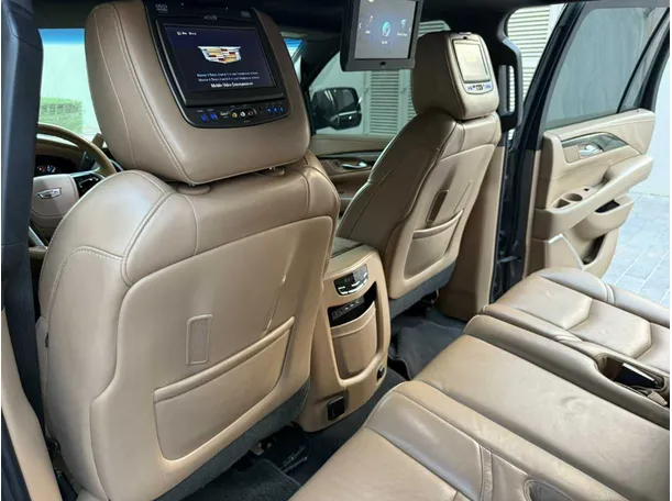 Car image 32