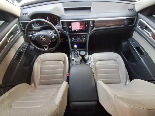 Car image 18