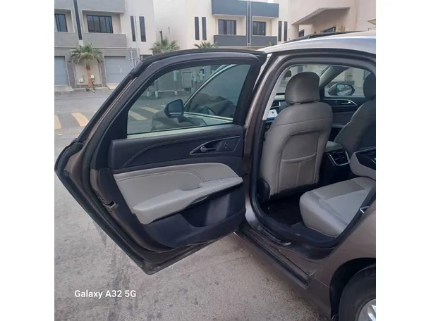 Car image 10
