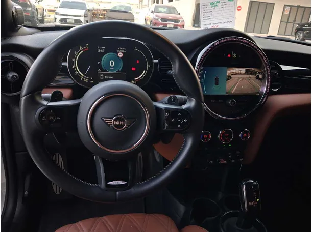 Car image 19
