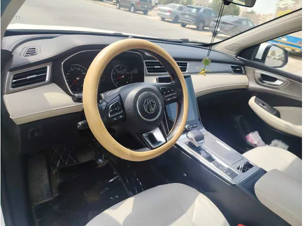 Car image 12