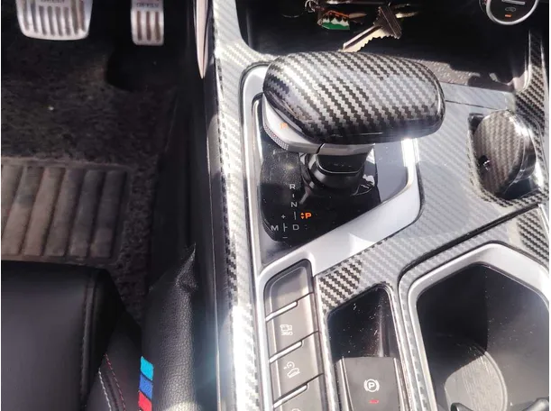 Car image 18