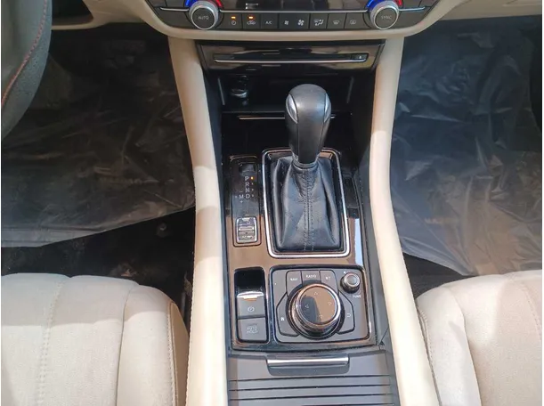 Car image 14