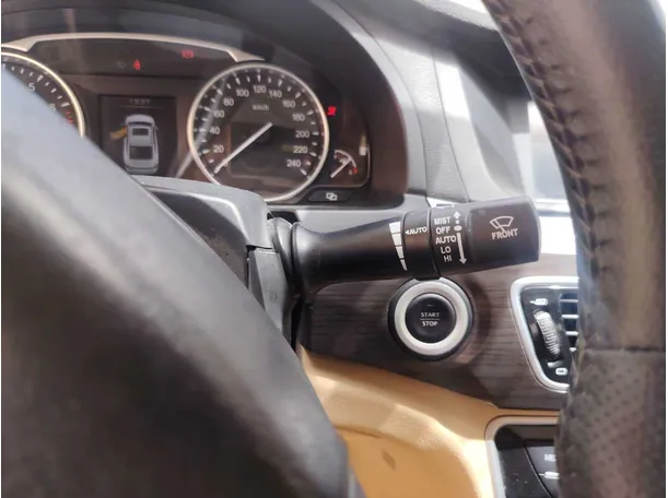 Car image 32