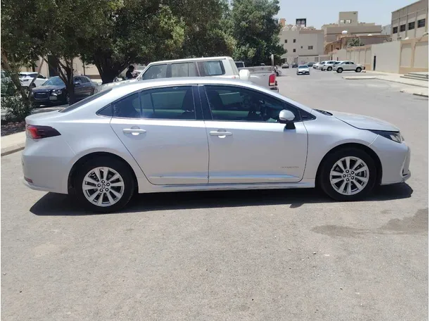 Car image 4