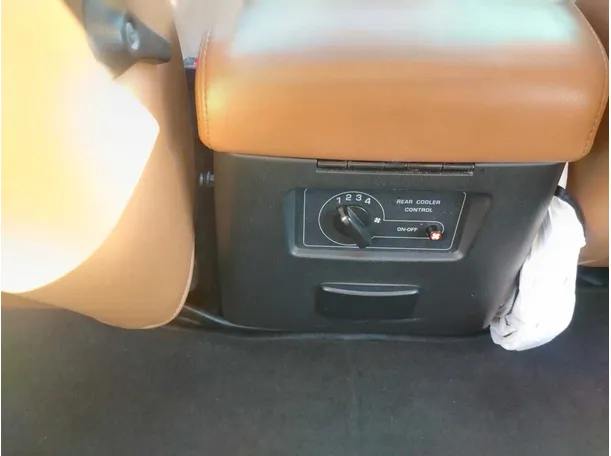Car image 38