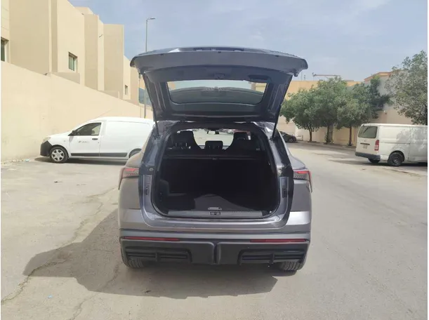 Car image 23