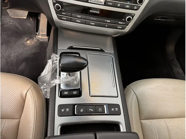 Car image 18