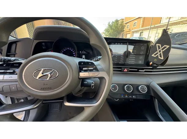 Car image 19