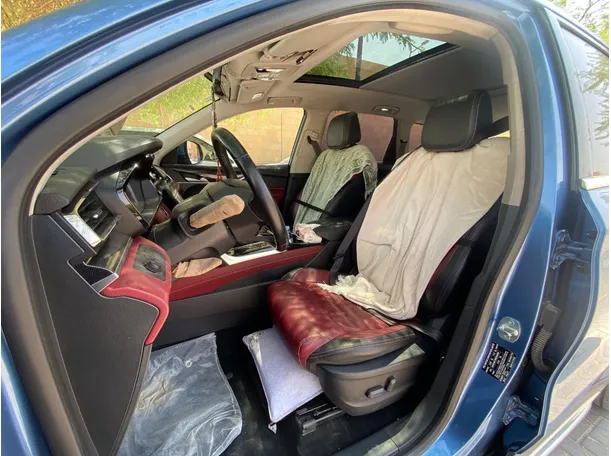 Car image 12