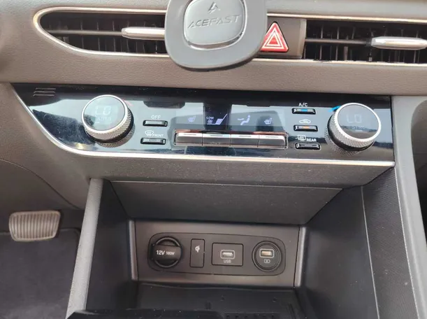 Car image 28