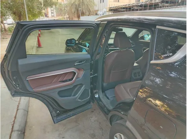 Car image 32