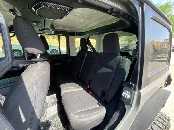 Car image 13