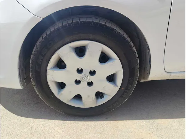 Car image 10