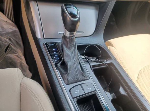 Car image 17