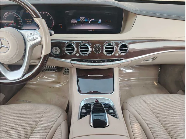 Car image 18