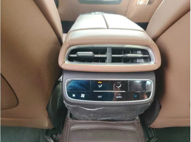 Car image 40