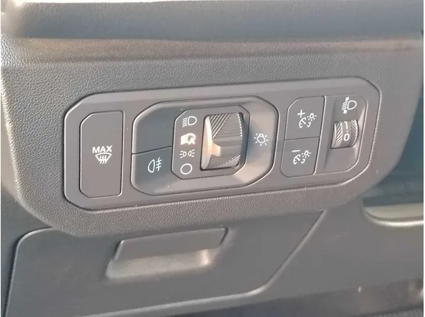 Car image 28