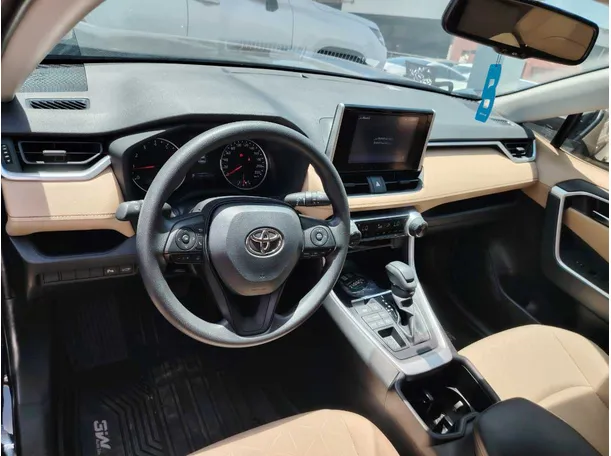Car image 15
