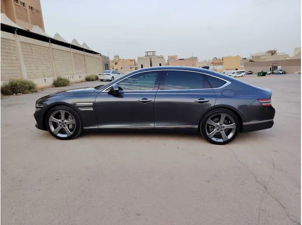 Car image 9