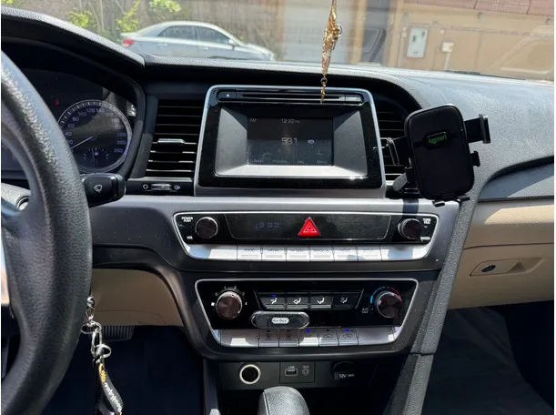 Car image 16
